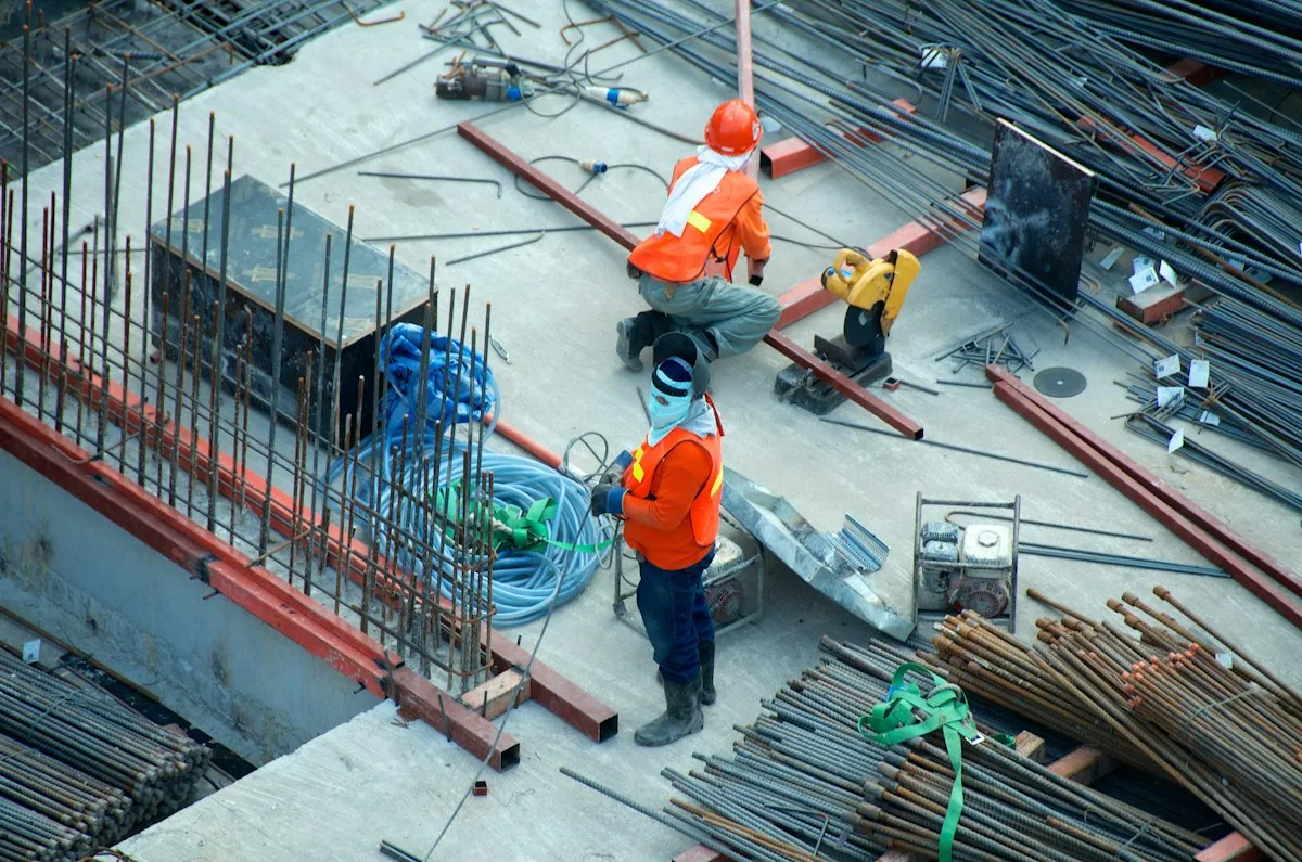 Pemasangan Konstruksi Sandwich Panel Hatchery